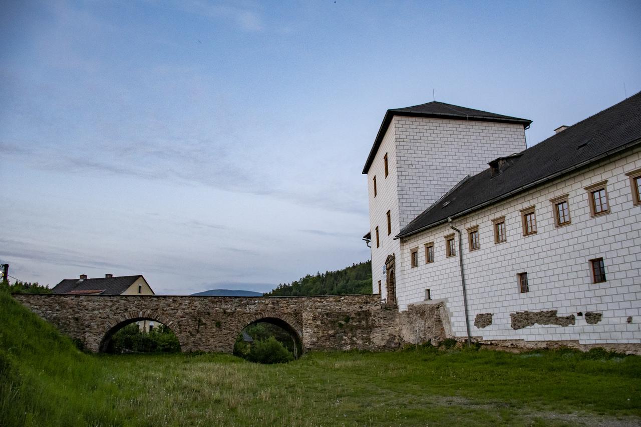 Zamek Kolstejn - Hotel Chateau Goldenstein Branna Exterior photo
